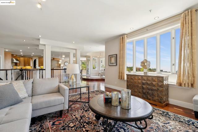 1580 Regency Ct, El Cerrito CA: https://media.crmls.org/mediaz/95220c4c-c16e-49d2-afcc-4954746a8e9c.jpg
