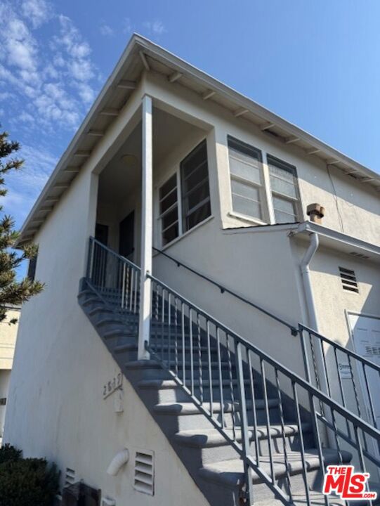 2639 21st Street, Santa Monica CA: https://media.crmls.org/mediaz/9522468c-4b9e-4a94-9086-6772746b9b6e.jpg
