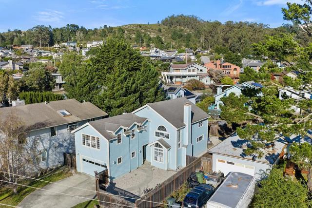 622 Avenue Balboa, El Granada CA: https://media.crmls.org/mediaz/95229453-d3f8-45f3-86a7-2d002e47767d.jpg