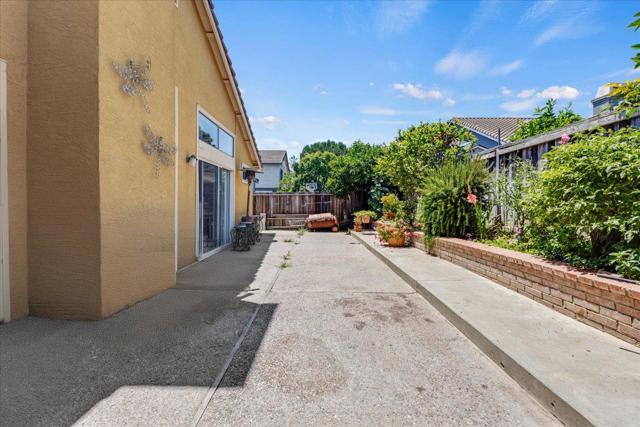1913 Declaration Street, Salinas CA: https://media.crmls.org/mediaz/9522a36f-3ea7-4e5c-87c8-09e9e5bfa970.jpg