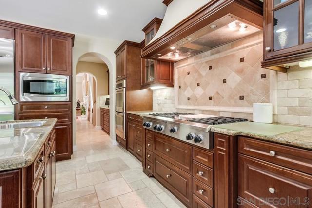 15609 Hayden Lake Place, San Diego CA: https://media.crmls.org/mediaz/9522a933-cf5d-4fb4-abc3-1ddb7aadd4d2.jpg