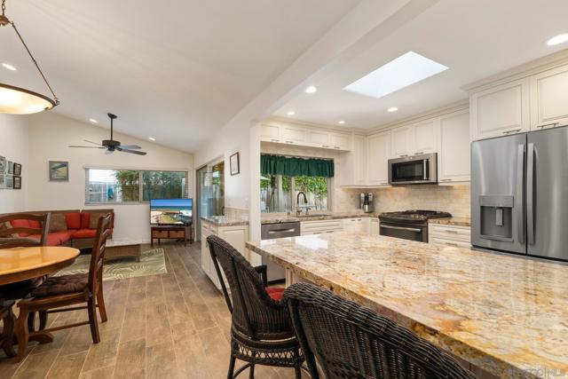 1745 Tamarack Ave, Carlsbad CA: https://media.crmls.org/mediaz/9522c16a-9ee7-4518-bcae-57c9886ffef0.jpg