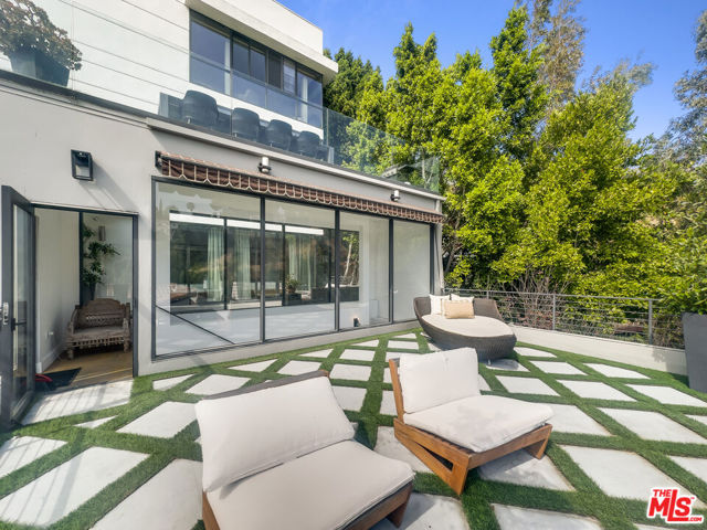 2746 Rinconia Drive, Los Angeles CA: https://media.crmls.org/mediaz/9522c29d-3eaf-4d95-aee0-6ae34a018689.jpg
