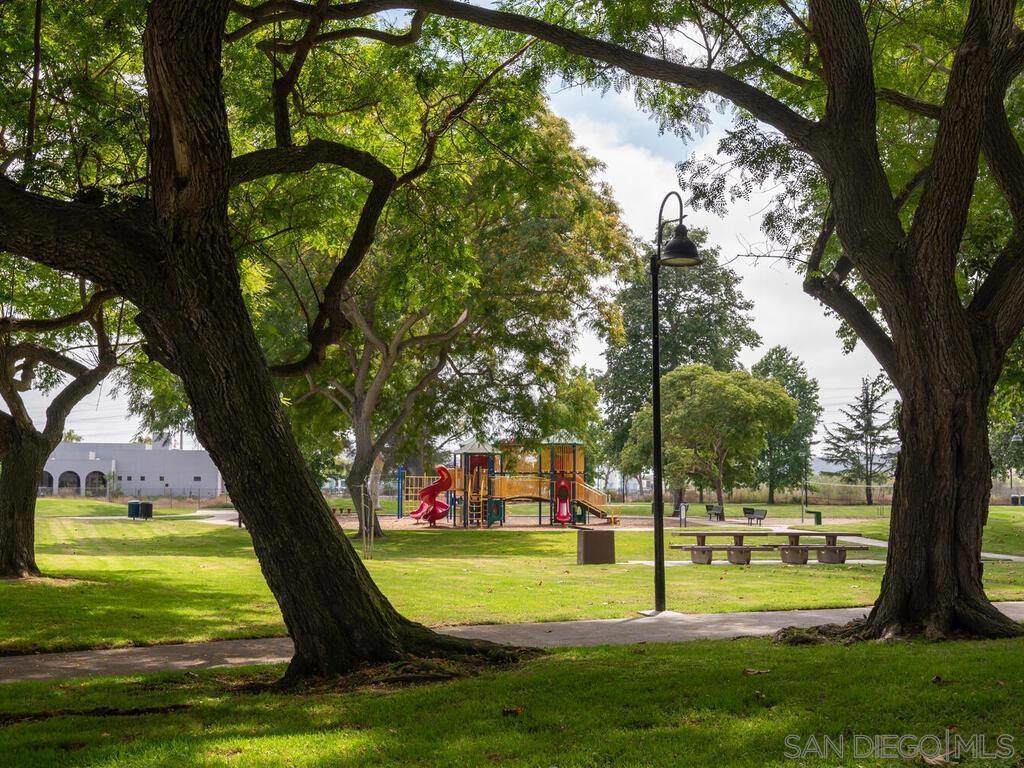 https://media.crmls.org/mediaz/95230504-759a-47f9-ae23-55316742750a.jpg?preset=X-Large