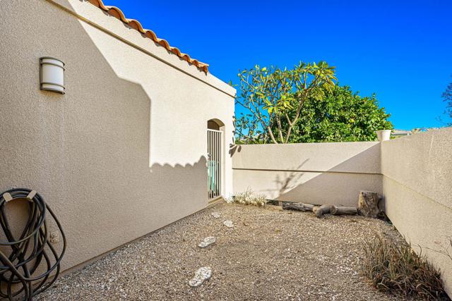 153 Lake Shore Drive, Rancho Mirage CA: https://media.crmls.org/mediaz/95231d10-69c3-4d50-9905-e209910374ed.jpg