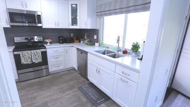 35205 Village 35, Camarillo CA: https://media.crmls.org/mediaz/95233eb4-e0c7-44dc-adce-6aee2103b142.jpg