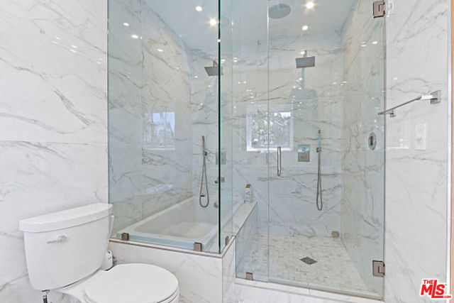 9451 Sunset Boulevard, Beverly Hills CA: https://media.crmls.org/mediaz/95237e34-1c43-4823-93bc-d3b5cc0b1aed.jpg