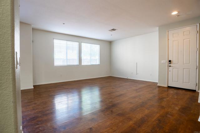 Detail Gallery Image 2 of 42 For 422 Cool Creek Ct #5,  Brawley,  CA 92227 - 3 Beds | 2/1 Baths