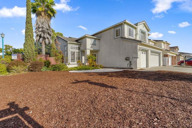 32447 Pacific Grove Way, Union City CA: https://media.crmls.org/mediaz/9524c834-7623-49f8-b8fa-97a252a45fc5.jpg