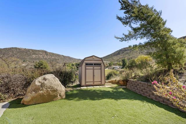 6433 Dehesa Road, El Cajon CA: https://media.crmls.org/mediaz/9524fa91-56d1-41d4-8c67-549505db5bd5.jpg