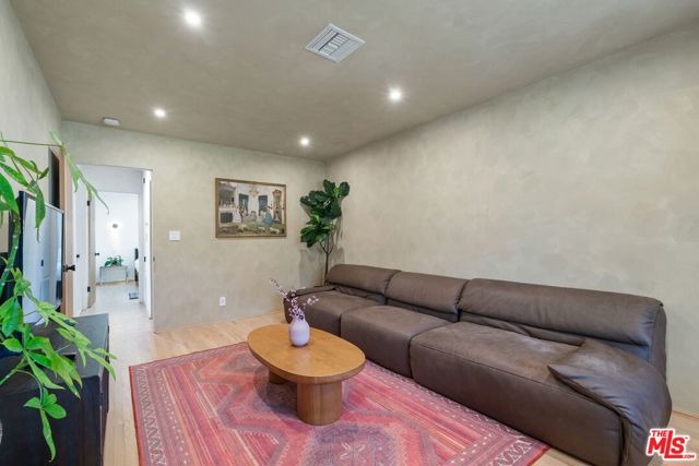 Image 29 of 51 For 6202 Willard Avenue