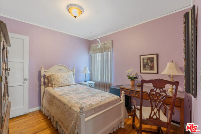4436 Stansbury Avenue, Sherman Oaks CA: https://media.crmls.org/mediaz/9525443e-dcf3-4918-8e11-763aa0ee0af0.jpg