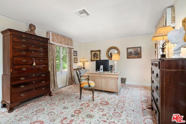 434 S Muirfield Road, Los Angeles CA: https://media.crmls.org/mediaz/9525ead9-da56-49e7-b708-a5becf00c46b.jpg
