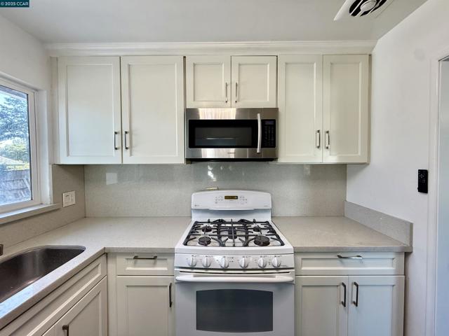 19 Flamingo Ct, American Canyon CA: https://media.crmls.org/mediaz/95264618-61d3-45e9-888f-9431f3ef5094.jpg