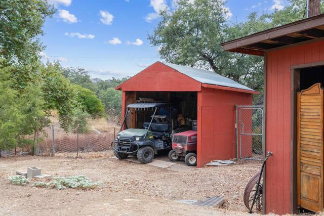 2410 Mount Elena Way, Jamul CA: https://media.crmls.org/mediaz/95269144-c7cc-40c1-a69a-67e6c2e31e1a.jpg