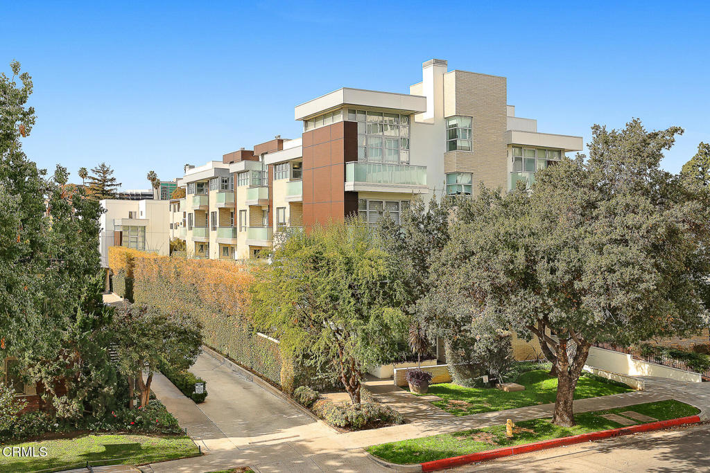 257 S Hudson Avenue #301