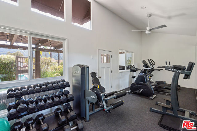 1586 Palisades Drive, Pacific Palisades CA: https://media.crmls.org/mediaz/95273bd7-ec09-4ccb-b489-7427733eb317.jpg
