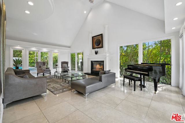 16221 Elisa Place, Encino CA: https://media.crmls.org/mediaz/95273ebb-afd6-45a9-8957-ac52562d2833.jpg