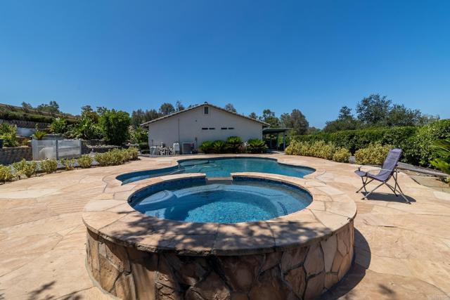 18822 Possum Pass, Valley Center CA: https://media.crmls.org/mediaz/952782ad-2e3e-42ad-97fc-1f95f4e7419c.jpg