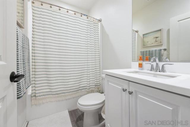 712 Gemstone Dr, San Marcos CA: https://media.crmls.org/mediaz/95284d01-2c7f-459e-8515-03352daee133.jpg