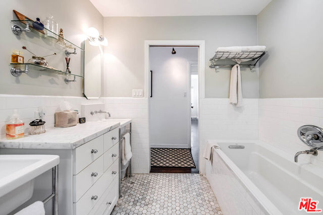 4150 Elmer Avenue, Studio City CA: https://media.crmls.org/mediaz/9528740b-49c2-4f8d-a42b-7950f9ef8c2a.jpg