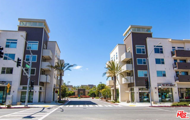 552 E Carson Street, Carson CA: https://media.crmls.org/mediaz/952895ab-0107-4e19-945f-a14610426e35.jpg