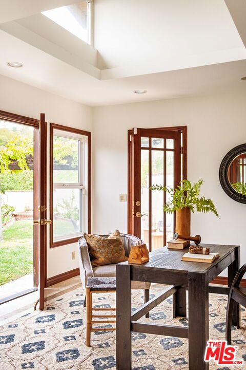 2617 Sleepy Hollow Place, Glendale CA: https://media.crmls.org/mediaz/952897dc-b115-45d9-9dc5-766239e78484.jpg