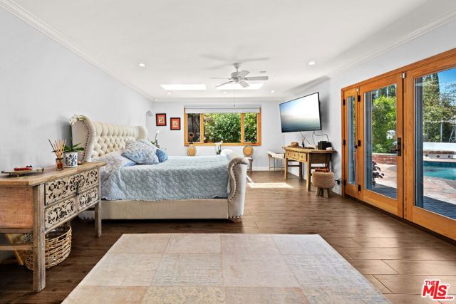 16582 Calneva Drive, Encino CA: https://media.crmls.org/mediaz/95289971-76a1-4b9e-8d8f-9a87181fa3de.jpg