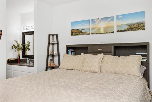 18515 Caminito Pasadero, San Diego CA: https://media.crmls.org/mediaz/9528bb03-7490-4541-abc0-8b1730683483.jpg
