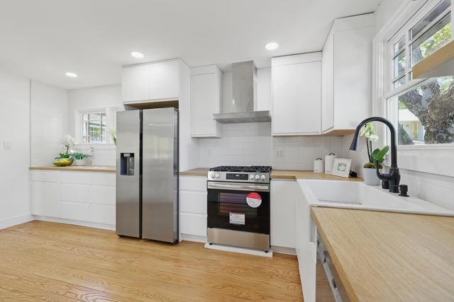 500 La Casa Avenue, San Mateo CA: https://media.crmls.org/mediaz/95299a26-324f-4033-8ea2-f1c1f20c7d04.jpg