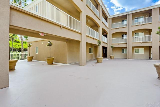 Detail Gallery Image 3 of 34 For 7683 Mission Gorge #163,  San Diego,  CA 92120 - 2 Beds | 2 Baths