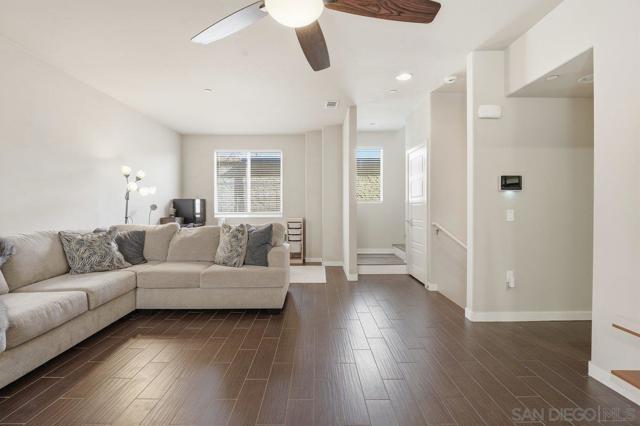 4543 Rainier Ave, San Diego CA: https://media.crmls.org/mediaz/9529b58e-1714-4291-8e24-d2ae1591a653.jpg