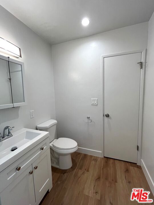 11680 W OHIO Avenue, Los Angeles CA: https://media.crmls.org/mediaz/952a3da6-95bb-4658-a035-9d195192d691.jpg