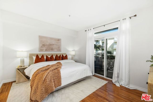 13200 Pacific Promenade, Playa Vista CA: https://media.crmls.org/mediaz/952a842b-6243-4cb1-8f0d-6442982e3b8f.jpg