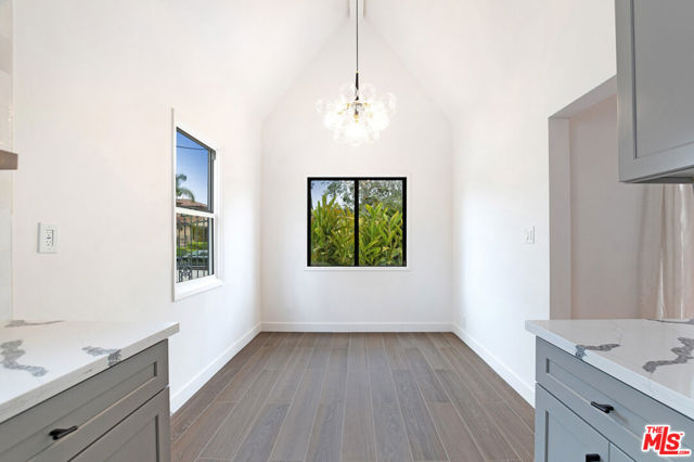 449 S Citrus Avenue, Los Angeles CA: https://media.crmls.org/mediaz/952ad171-d736-4123-ae91-bd5a0ae10a0c.jpg