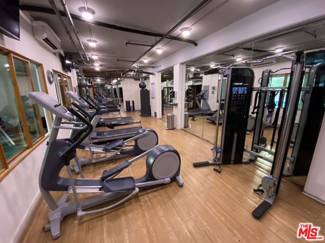 1440 Veteran Avenue, Los Angeles CA: https://media.crmls.org/mediaz/952adc80-1aea-407b-b5db-ab14401260bd.jpg