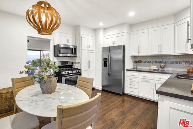 3838 Buena Park Drive, Studio City CA: https://media.crmls.org/mediaz/952b31c0-368d-41b3-8111-91b5028b8d2b.jpg