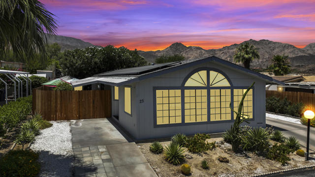 25 Pampas Lane, Palm Desert CA: https://media.crmls.org/mediaz/952b61f1-b6a6-438c-8a28-56866feb3246.jpg