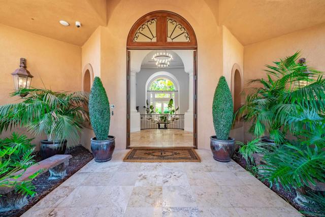 15397 Rock Creek Ln, El Cajon CA: https://media.crmls.org/mediaz/952b8e16-474b-4925-a63d-979095c18d46.jpg