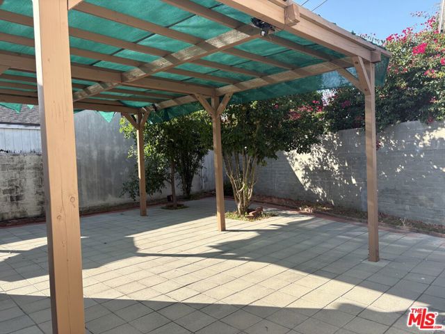 5912 Carpenter Avenue, Valley Village CA: https://media.crmls.org/mediaz/952bb17a-b84d-404f-aeda-2e2f5a2ca72c.jpg