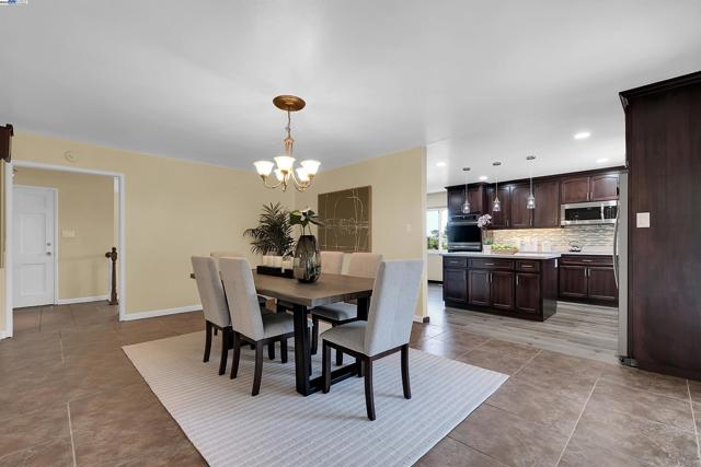 17561 Vineyard Rd, Castro Valley CA: https://media.crmls.org/mediaz/952be469-eafe-454a-9219-5fcaa5228d8a.jpg