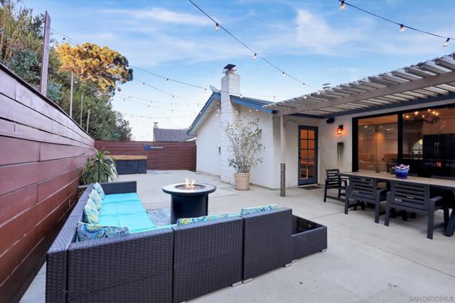 2002 Mendocino Blvd, San Diego CA: https://media.crmls.org/mediaz/952ca6c7-b2d3-4876-a701-265cbd296fb0.jpg