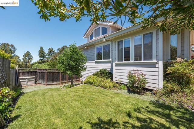 3244 Ridgeview PL, Hayward CA: https://media.crmls.org/mediaz/952d6b71-eed4-4b9e-a619-6fe9e078738b.jpg