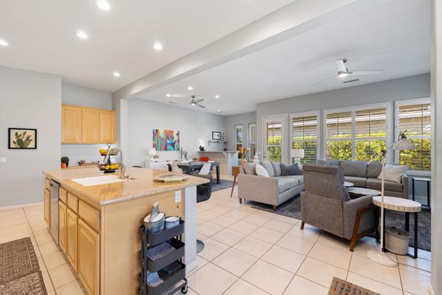 37 Shoreline Drive, Rancho Mirage CA: https://media.crmls.org/mediaz/952d8751-2d80-47a9-ae9e-a85a3b817ca8.jpg