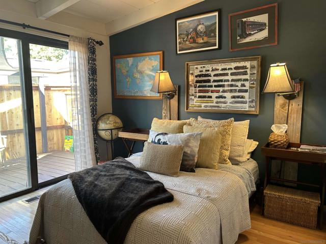 3275 Maezel Ln, Carlsbad CA: https://media.crmls.org/mediaz/952d884e-fbf2-4939-8ce9-4b5221d32773.jpg