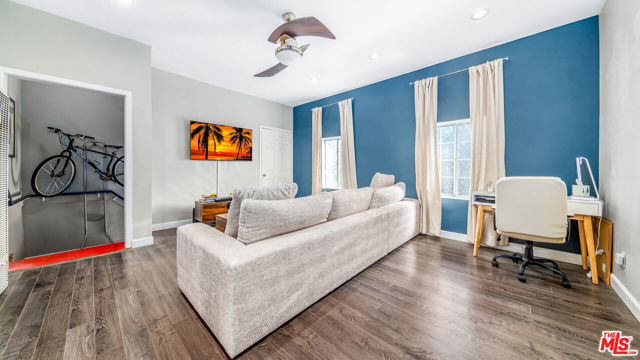 217 Columbia Place, Los Angeles CA: https://media.crmls.org/mediaz/952dae7e-89ed-4236-b968-1172ec4a6cf0.jpg