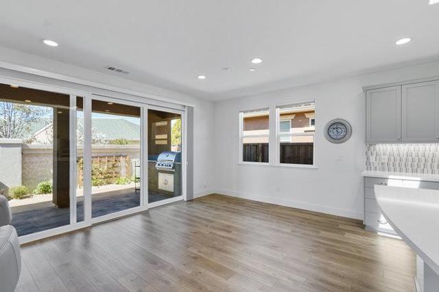2008 White Oak Drive, Hollister CA: https://media.crmls.org/mediaz/952dcf46-deac-41d1-bec1-377044fa71b4.jpg