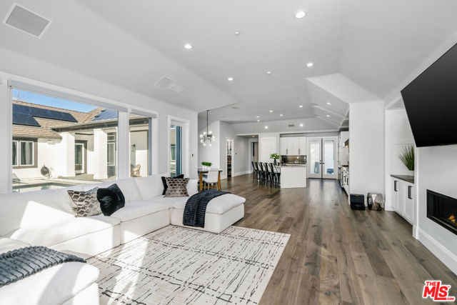 1 Falconridge Drive, Coto de Caza CA: https://media.crmls.org/mediaz/952de791-a22d-4ee3-a7d6-08c4a6139343.jpg