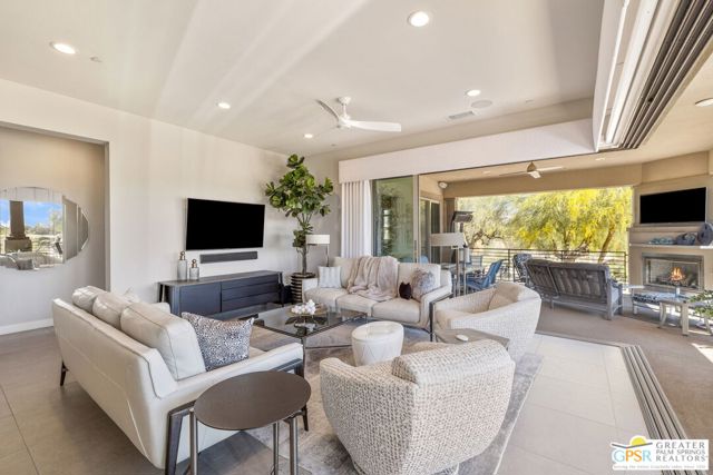 504 Retreat Circle, Palm Desert CA: https://media.crmls.org/mediaz/952dec3e-7efa-4e01-977d-cf20afdd0741.jpg