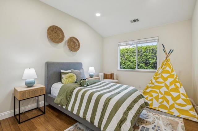 2031 Farndon Avenue, Los Altos CA: https://media.crmls.org/mediaz/952df7cf-b4dc-40eb-9456-5e490bd2cc8c.jpg